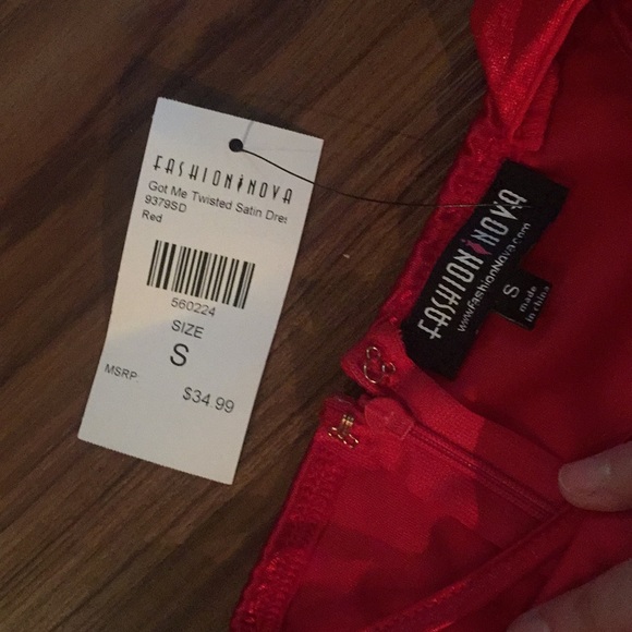 “Got Me Twisted” Fashion Nova dress - Picture 4 of 4